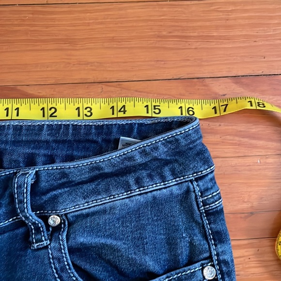 EST. 1946 Contemporary Capri Jeans - Picture 3 of 10